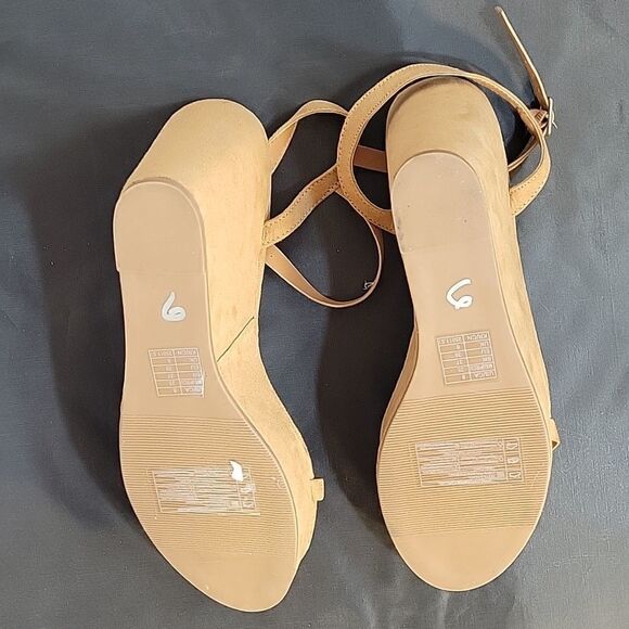 FOREVER 21 SUEDE WEDGE ROUND OPEN TOE ANKLE & ADJUSTABLE BUCKLE STRAP SANDAL - Picture 13 of 15